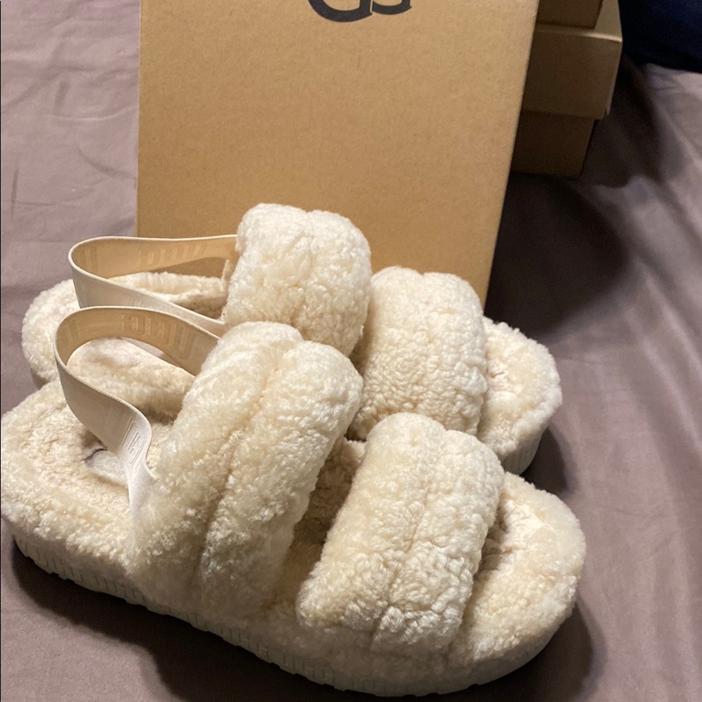 Cozy Cream Women's Fuzzy Sandals